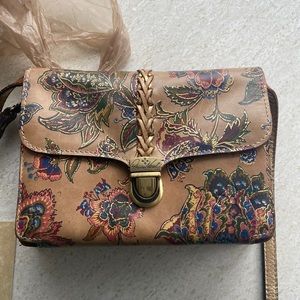 Patricia Nash crossbody / wristlet
